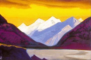  На снимке картина Н. Рериха “Гималаи. Творчество света”. На ней изображены разноцветные горы на фоне желтого неба.
